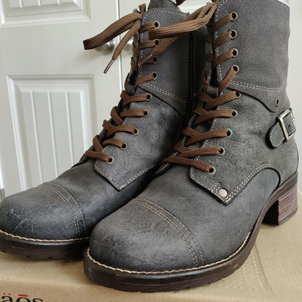 Taos Crave Leather Boot in Grey/Graphite